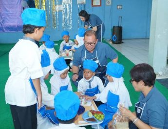 Ajari Peace of Mind, Anak Panti Asuhan Diajak Melukis dan Bikin Project Science