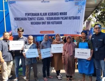 Pedagang Pasar Kutoarjo Korban Kebakaran Terima Klaim BRI Insurance