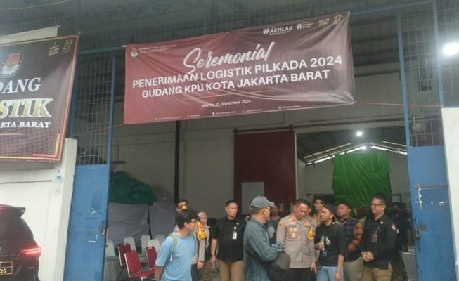 KPU Jakarta Barat Terima Logistik Pilkada DKI