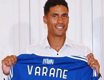 Mimpi Buruk Terulang, Varane Alami Cedera saat Debut Bersama Como