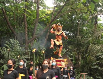 Sambut Nyepi, Taman Safari Bali Gelar Parade Ogoh-ogoh dan Baleganjur