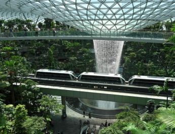 Bandara Changi Kini Jadi Destinasi Wisata yang tidak Boleh Anda Lewatkan di Singapura