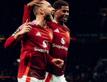 Mees Hilgers main penuh saat FC Twente tahan imbang Manchester United