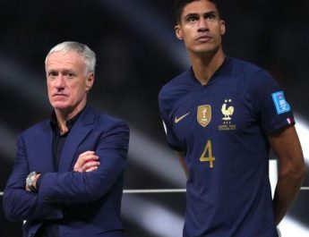 Varane Pensiun, Deschamp: Ia Akan Dikenang Sebagai Profesional yang Baik