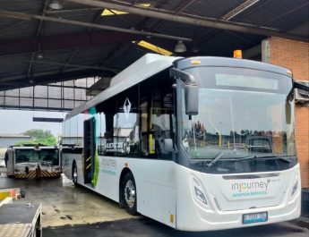 Kurangi Jejak Karbon, VKTR dan Gapura Angkasa Luncurkan Bus Listrik di Bandara Soetta