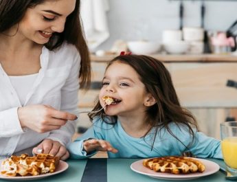 Pola Asuh Bisa Pengaruhi Kebiasaan Makan Anak