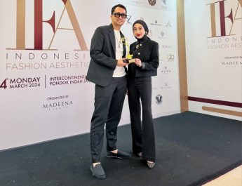 Reza Gladys dan Suami Sabet Penghargaan The Best Couple Preneur Aesthetic 2024