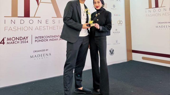 Reza Gladys dan Suami Sabet Penghargaan The Best Couple Preneur Aesthetic 2024