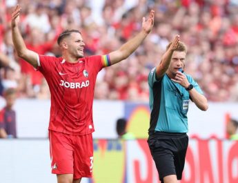 Takluk di Markas Bayern Munich, Kapten Freiburg Kritik Kinerja Wasit