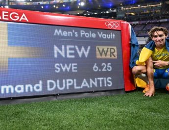 Pecahkan Rekor Dunia Lompat Galah, Armand Duplantis Raih Medali Emas Olimpiade Paris 2024