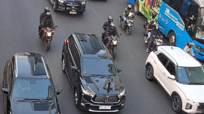 Plat Nomor RI 1 Terpasang di Innova Zenix Berwarna Hitam, Mobil Jokowi?