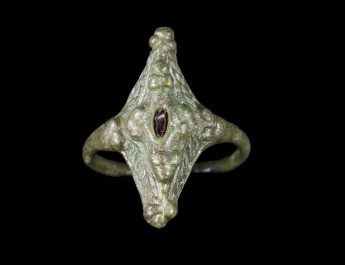 Cincin Pictish “Menakjubkan” Ditemukan di Skotlandia Setelah Terpendam Lebih dari 1.000 Tahun