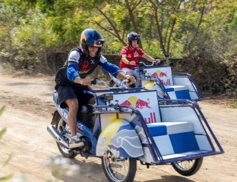 Rebutan Plecing Kangkung, Pembalap Red Bull MotoGP Pedro Acosta dan Jorge Martin Adu Cepat Naik Becak Motor di Mandalika