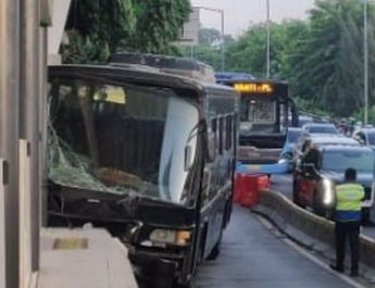 Paspampres Akui Bus Tabrak Halte TansJakarta Karena Rem Blong