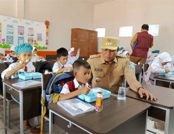 17 Jalankan Hari Program Makan Bergizi, Pelajar di Sumedang Tumbuhkan Budaya Antre