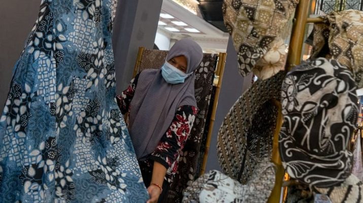 Promo Menarik Rayakan Hari Batik Nasional 2024