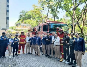 Mercure Bandung Nexa Supratman Gelar Latihan Simulasi Evakuasi Korban Kebakaran