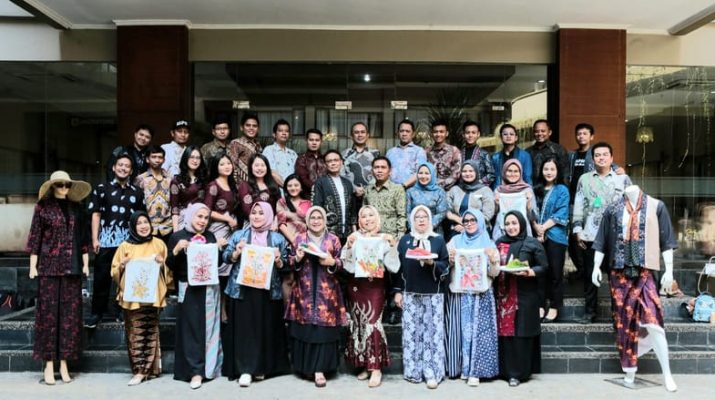 Hari Batik, Sutan Raja Hotel & Convention Centre Soreang Promosikan Batik Kina