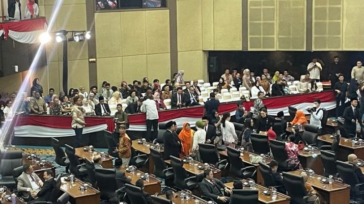 Hadir di Pengucapan Sumpah Pimpinan DPRD DKI, Ahok RK Saling Sapa