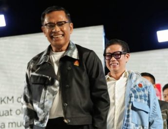 Berjalan di Catwalk, Saleh Husin dan Direksi Sinarmas Memperagakan Produk UMKM