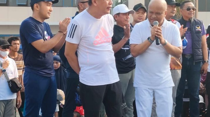 Ilham Habibie dan Ribuan Warga Karawang Jalan Sehat di kawasan Grand Taruma