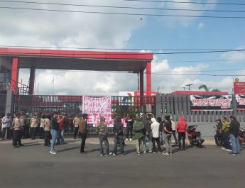 Gas Melon Mahal, Mahasiswa Tasikmalaya Gelar Aksi di Depan Depo Pertamina