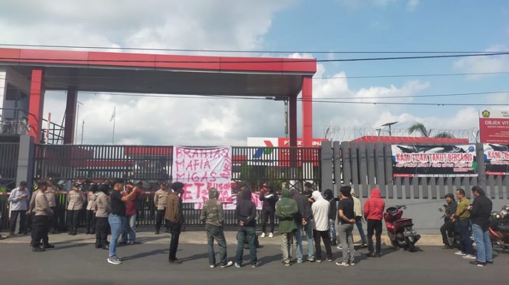 Gas Melon Mahal, Mahasiswa Tasikmalaya Gelar Aksi di Depan Depo Pertamina