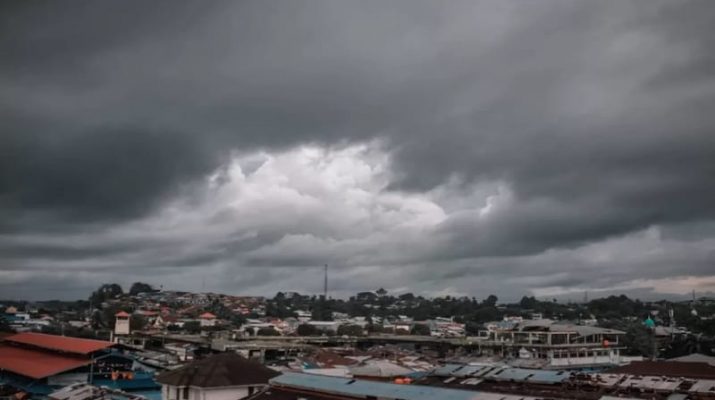 Prakiraan Cuaca Kamis 10 Oktober 2024: Waspadai Hujan dan Petir di 27 Kota di Indonesia