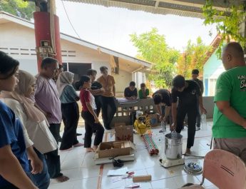 Diseminasi Teknologi Mesin Tepat Guna Olah Limbah Botol Plastik Jadi Bernilai Tinggi