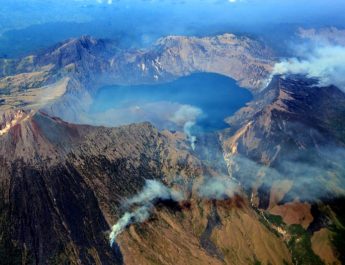 7 Gunung Tertinggi di Indonesia, Berikut Jalur Pendakiannya