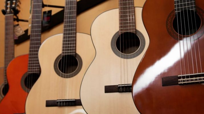 10 Tips Menyimpan Gitar Akustik agar tidak Rusak