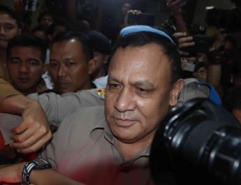 Publik Tunggu Janji Kapolda Tuntaskan Kasus Firli