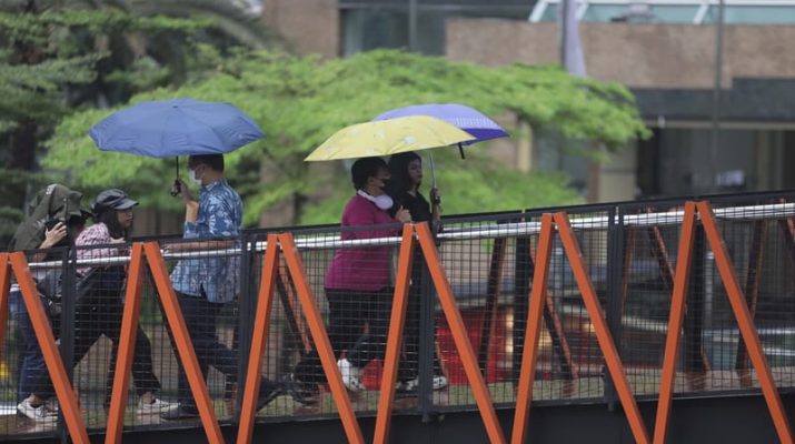 Senin (14/10), BMKG Peringatkan Potensi Hujan dan Gelombang Tinggi, Waspada Hujan Lebat di 10 Wilayah Indonesia