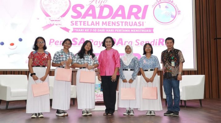 Yayasan Kanker Payudara Indonesia dan Charm Edukasi Periksa Payudara Sendiri pada 400 Siswi SMA/SMP di Jakarta