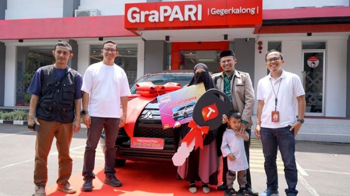 Ibu Rumah Tangga Asal Lembang Raih Hadiah Mobil dari Telkomsel