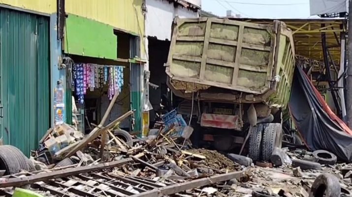 Dump Truk Tabrak Motor, Becak, hingga Warung di Subang, 2 Tewas dan 8 Luka-luka