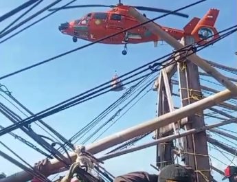 Puluhan Nelayan Terjebak di Bekas Dermaga di Sukabumi, Basarnas Kerahkan Helikopter