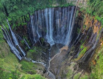 4 Rekomendasi Air Terjun Tersembunyi di Lumajang dengan Tiket Masuk Murah