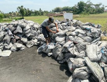 Kesehatan Warga Terganggu Akibat Pembuangan Limbah Batu Bara Liar di Bandung Barat