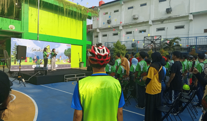 Mendorong Kepedulian Lingkungan Mulai dari Usia Dini dengan Menanam Pohon Hingga Bermusik