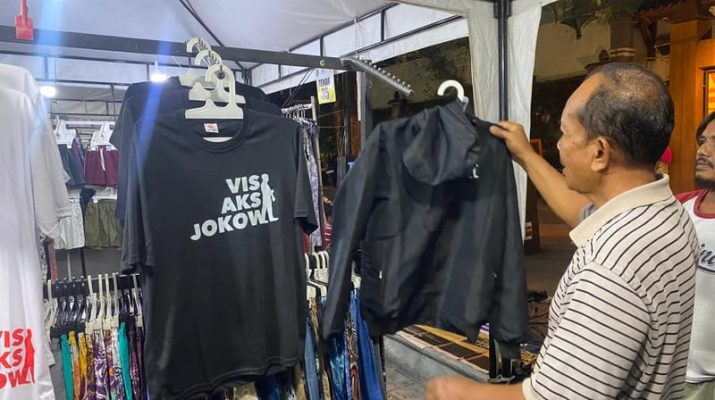 Pedagang Pasar Ngarsopuro Solo Raup Rejeki Jualan Aksesori Jokowi