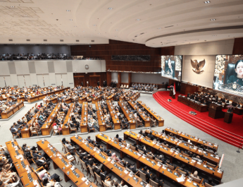 Rapat Kerja Menteri dengan Komisi DPR Setelah Penataran di Akmil Magelang