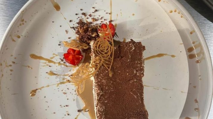 Nikmati Kuliner Diiringi Live Jazz di Fine Dining dengan Ambiens Terinspirasi John Wick