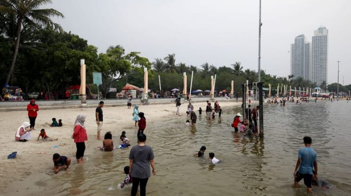 Ajak Anak Liburan Sekolah Ke Pantai, Waspada Angin dan Ombak