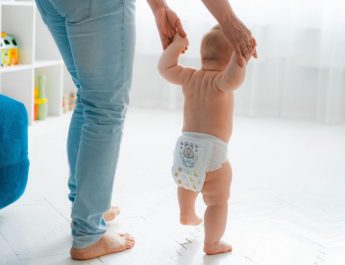 Popok yang Tepat Dukung Perkembangan Motorik Bayi