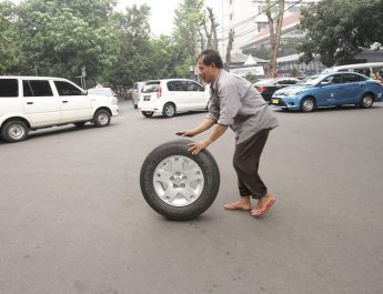 Pengunjung GIIAS Diedukasi soal Pemilihan Ban