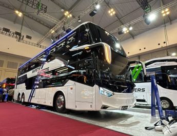 Dua Bus Mewah Harapan Jaya di GIIAS