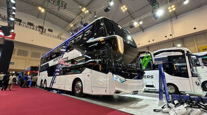 Dua Bus Mewah Harapan Jaya di GIIAS