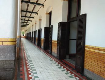 Mau Wisata Horor? Kunjungi Lawang Sewu Malam Hari lewat Paket KAI Wisata