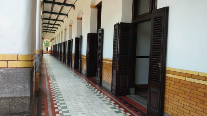 Mau Wisata Horor? Kunjungi Lawang Sewu Malam Hari lewat Paket KAI Wisata